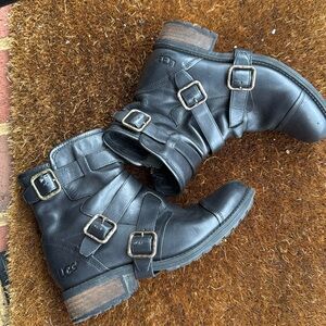 UGG  Black Leather Shearling Women’s Boots 
Size 6.5
